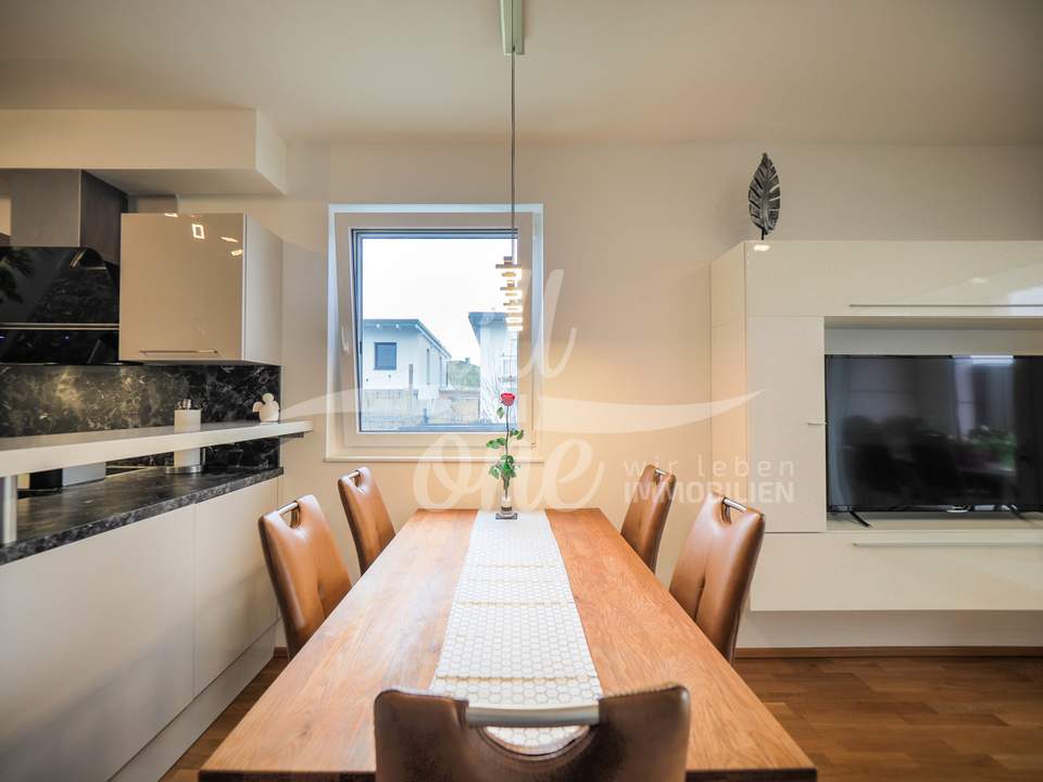 VIKTRING: Exklusive Gartenwohnung mit 2 TG-Parkplätzen inkl. Möblierung