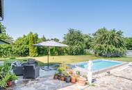Ihre Lebenschance: Charmantes Zweifamilienhaus mit Pool & Gartenparadies!