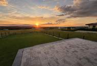 SONNENUNTERGÄNGE INKLUSIVE – EXKLUSIVER DESIGN-BUNGALOW MIT 5 ZIMMERN, PHOTOVOLTAIK &amp; 750 M² GRUND!