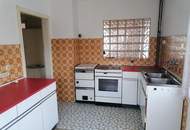 Sanierungsbedürftiges Zweifamilienhaus mit Nebengebäuden in Traumlage