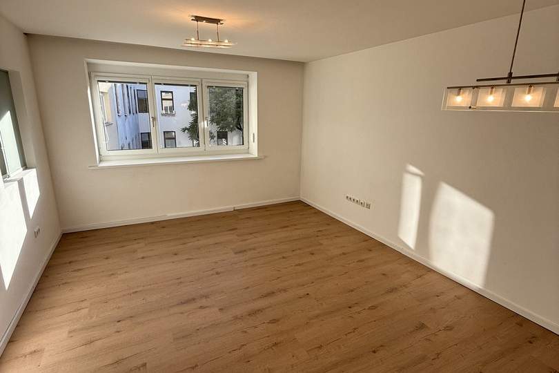 Helle, frisch renovierte und teilmöblierte 2-Zimmer-Wohnung nahe Bahnhof Meidling, Wohnung-miete, 777,00,€, 1120 Wien 12., Meidling