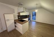 GROßZÜGIGE 4-ZIMMER DACHGESCHOSSWOHNUNG MIT BALKON! SOFORT VERFÜGBAR!