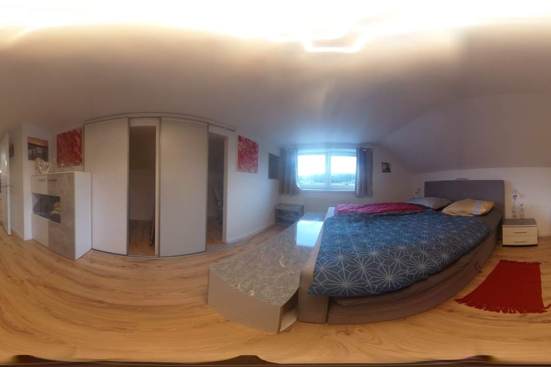 Einfamilienhaus mit drei eigenständigen Wohnungen und einzigartigem Erlebnisgarten