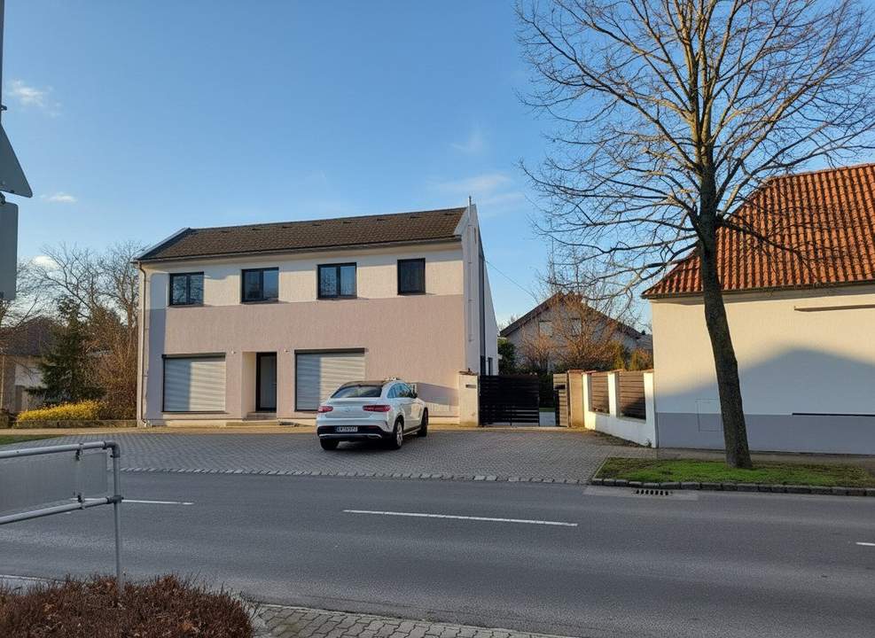 Großfamilien, Mehrgenerationen-Haushalte und Investoren aufgepasst! Neuwertiges Mehrfamilienhaus in Hirm – Ihr Traum von 10 Zimmern und Garten!