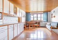 Zweifamilienhaus mit vielseitigem Gewerbebereich & exklusivem Wellnesshaus