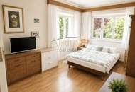 Großzügiges Haus mit zwei Wohnebenen, großem Garten und Garage – Renovierungsprojekt in guter Lage!