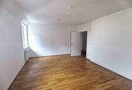 UNBEFRISTET - tolle Loggia - Helle 5-Zimmer Neubau Maisonette-Wohnung mit separater Küche, Lift, Gartennutzung und Garagenplatz optional