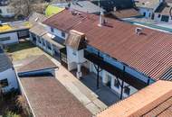 Charmantes Bauernhaus mit großem Grundstück, langgezogenem Hof, 2 Wohnungen und einem Swimmingpool