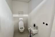 AB 2026! 2 Zimmer- Gartenwohnung neben De la Salle Schule! Schwimmbad und Weinkeller im Haus!