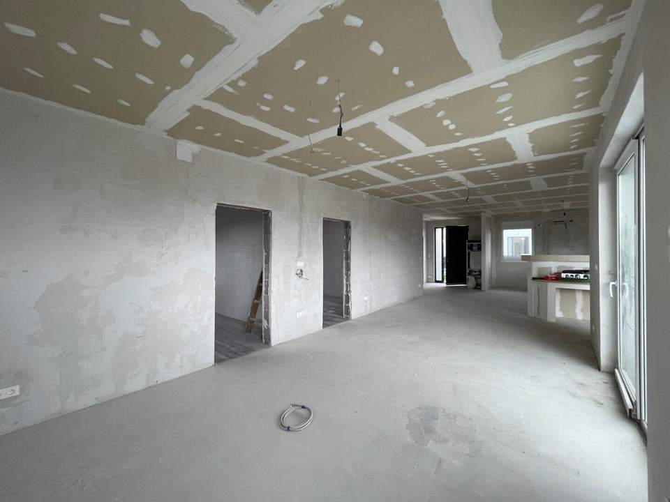 Hochmodernes Seehaus, Bungalow, 3 Zimmer, mit Garten und Terrasse, nur 4 Gehminuten vom Neufelder See entfernt