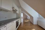 WOHNEN MITTEN IM VIERTEN - Urbane Lebensqualität in Zentrumsnähe - Großzügige 1-Zimmer Wohnung im Dachgeschoß