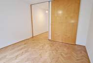 BUCHENGASSE, U1-NÄHE, 57 m2 Neubau mit 10 m2 Terrasse, 2 Zimmer, Komplettküche, Wannenbad, Parketten, 1. Liftstock