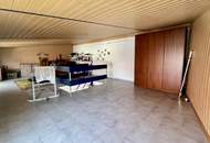 Geniales Stadthaus mit Pool, Poolhaus, großzügigem Wellnessbereich ... alles am neuesten Stand der Technik. Ein zusätzliches Büro/Lager von ca. 120m² als Nebengebäude ist vorhanden.
