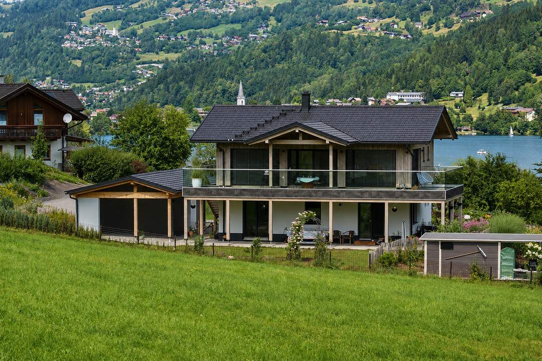 Exklusive Villa in Kärnten – Panoramablick auf Berge und Brennsee