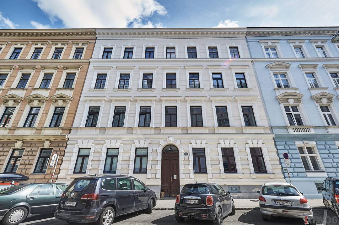 INVESTMENT IN BESTLAGE NÄHE 1. BEZIRK | Unbefristet vermietete Altbauwohnung mit baubewilligter Loggia | Repräsentatives Jahrhundertwendehaus | 3.OG