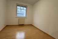 4 Zimmer - Wohnung in ruhiger Sackgasse; 500m von der U-Bahn Station St. Veit; 1000m vom rotem Berg entfernt