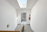 PROVISIONSFREI - SANIERT - ERSTBEZUG: Großzügige und helle 4-Zimmerwohnung im Dachgeschoss mit Eigengarten und zusätzlichen GOODIES!