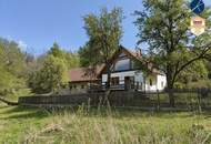 Einzellage: Idyllisches Landhaus mit ca. 9ha Wald und Teich
