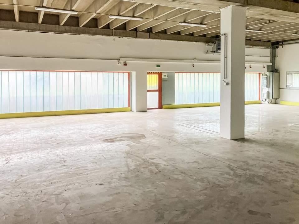 350 m² Lager mit Büros