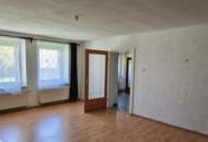 Wohnen im Zentrum samt Grünfläche: Einfamilienhaus mit Sanierungsbedarf