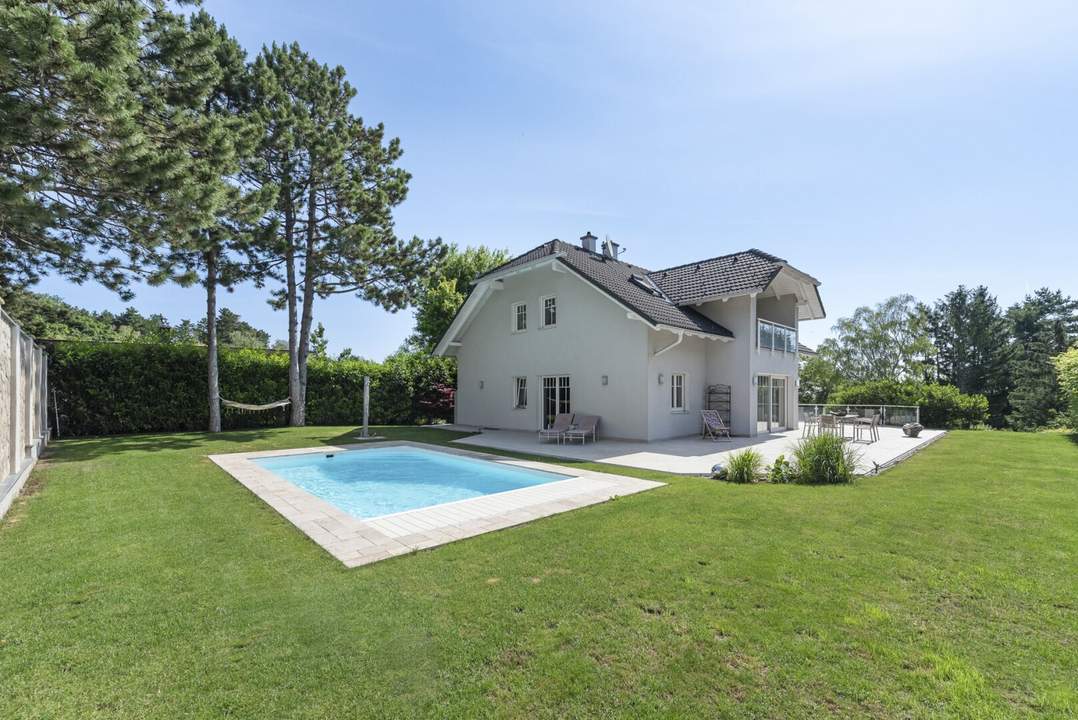 Eine Adresse für Menschen, die angekommen sind | Bezugsfertige Villa mit Pool und viel Privatsphäre oberhalb des Thermalorts Bad Fischau