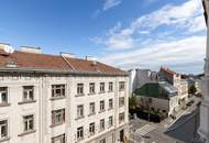 SCHÖNBRUNN IN GEHWEITE | 3-Zimmer Altbau im letzten Regelgeschoss | Süd-Balkon | Prachtvolles Jahrhundertwende-Haus
