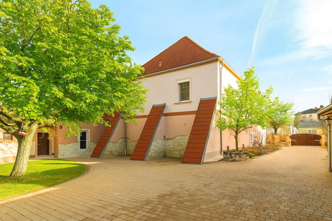 Historischer Gutshof, hochwertig kernsaniert mit 3.721 m² Grundstück!