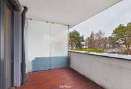 Moderne 2,5-Zimmer-Wohnung mit Balkon und Garagenplatz