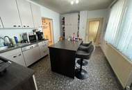 Vielseitiges sanierungsbedürftiges Wohnhaus mit 2 Wohneinheiten auf großem Grundstück!