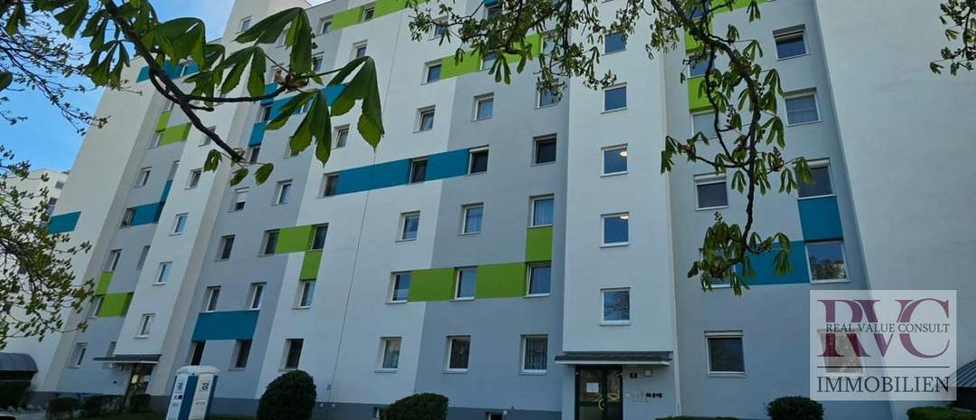 Gut geschnittene 3-Zimmer-Wohnung mit Loggia, Infrarotkabine & Aussicht in Krems