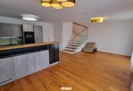 Neuwertige Doppelhaushälfte mit Carport und PV-Anlage in Reichersdorf