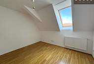 | ENTZÜCKENDE DACHGESCHOSSWOHNUNG | 2 ZIMMER | BESTLAGE | HAUPTPLATZ ECKE MURGASSE