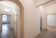 **Hannovermarkt** Renovation Opportunity: Charming 3-Room Period Apartment with Balcony and Airbnb Potential