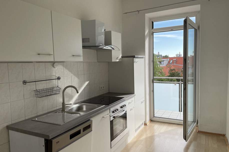 NEU RENOVIERT! HOHE RÄUME, Balkon & Schlossbergblick! Zwischen CITYPARK und HAUPTBAHNHOF! BUSHALTESTELLE VOR DER EINGANGSTÜRE!, Wohnung-kauf, 8020 Graz(Stadt)