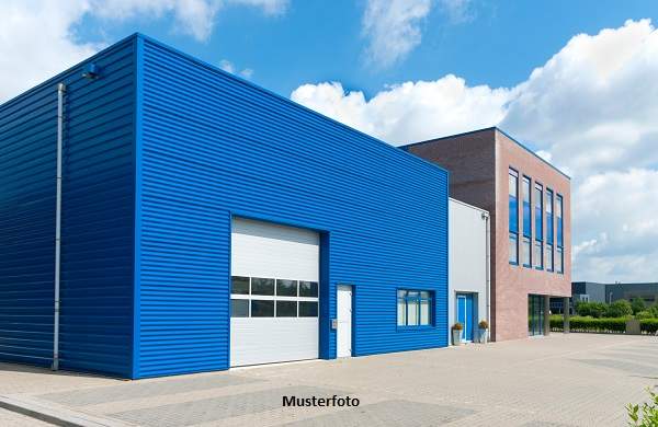 Werkshalle mit Verbindungs- und Mittelbau