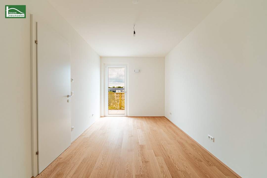 Alles was man sich wünscht – kostengünstige Heizung/“Kühlung“ über Erdwärme, PV-Anlage, weitläufige Grünflächen