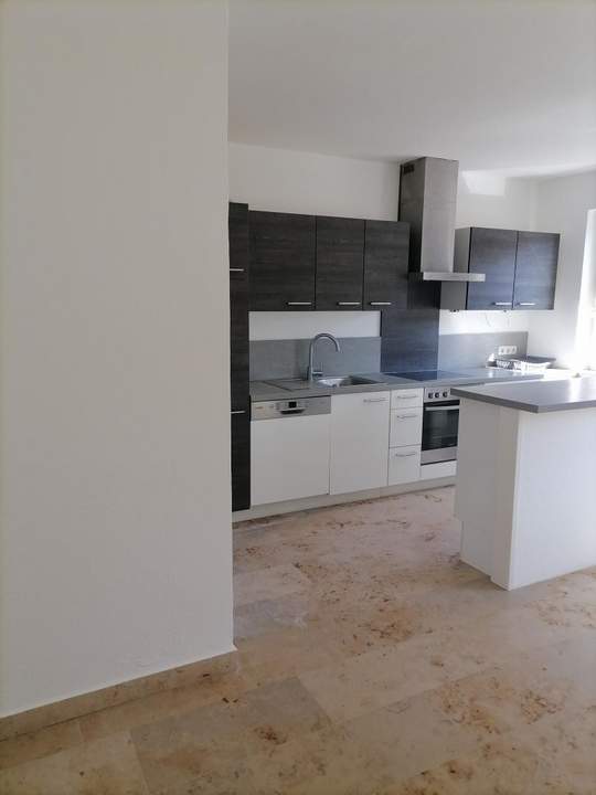 Großzügige Wohnung mit Loggia und Parkplatz