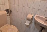 Renovierungsbedürftige 4 Zimmer Wohnung mit Loggia
