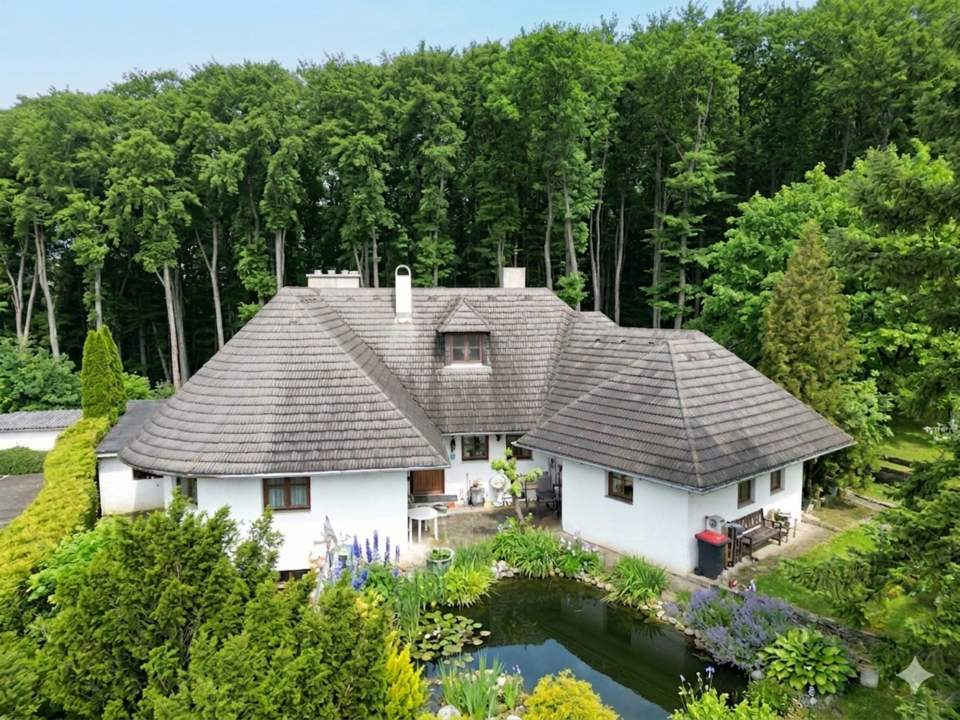"NEUER PREIS!" LANDHAUS MIT GROSSEM, SONNIGEN GRUND AM WALDRAND