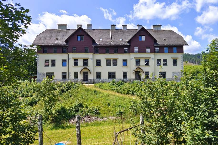 Zinshaus mit derzeit 19 Wohneinheiten und weiterem Ausbaupotential (Rohdachboden) * RESERVIERT *, Gewerbeobjekt-kauf, 379.000,€, 8630 Bruck-Mürzzuschlag