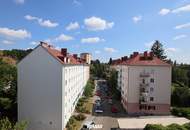 Sanierungsbedürftige 2-Zimmer-Wohnung in zentraler Lage mit Blick auf die Herz-Jesu-Kirche