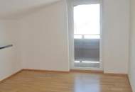 Sonnige 4 Zi-Dachgeschosswohnung mit Terrasse und Balkon!