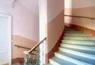 ENTZÜCKENDE MAISONETTE MIT TERRASSE IM KLASSISCHEN ALTBAU