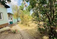 Entzückendes Einfamilienhaus mit Naturgarten, Nebengebäude und Carport