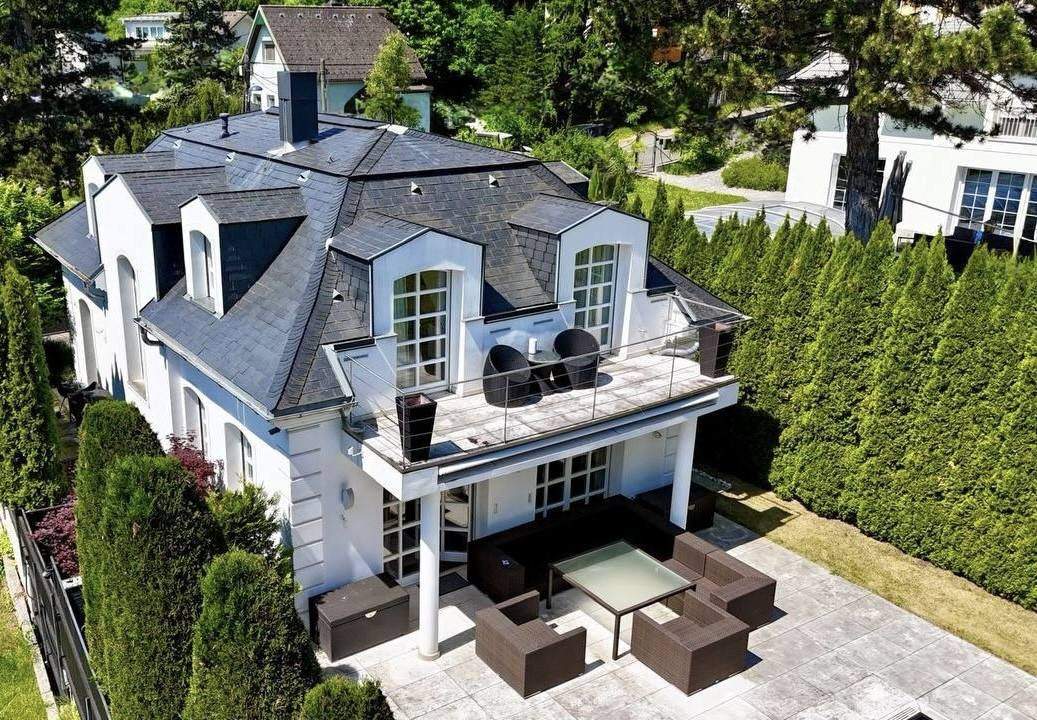 Ikonische Villa mit Infinity Pool in Wiener Grünruhelage