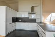 Altbau-Chic, Neubau-Komfort: 6 Zimmer und Panoramaausblick