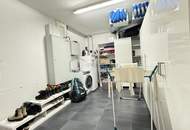 Luxuriös Residieren mit Blick über den glitzernden Attersee, in Seewalchen mit Garten, Balkon &amp; Garage