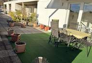 Großzügige Wohnung mit zwei Loggien, Dachterrasse und Einbauküche!