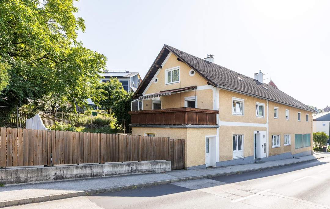 Attraktive Gewerbeimmobilie mit Wohnungseinheiten, Mitarbeiterzimmern und vielseitigen Nutzungsmöglichkeiten