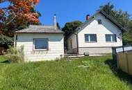 Älteres Haus mit Nebengebäude und Garage. Herrlicher Gebirgsblick am Ende der Burgwallstrasse